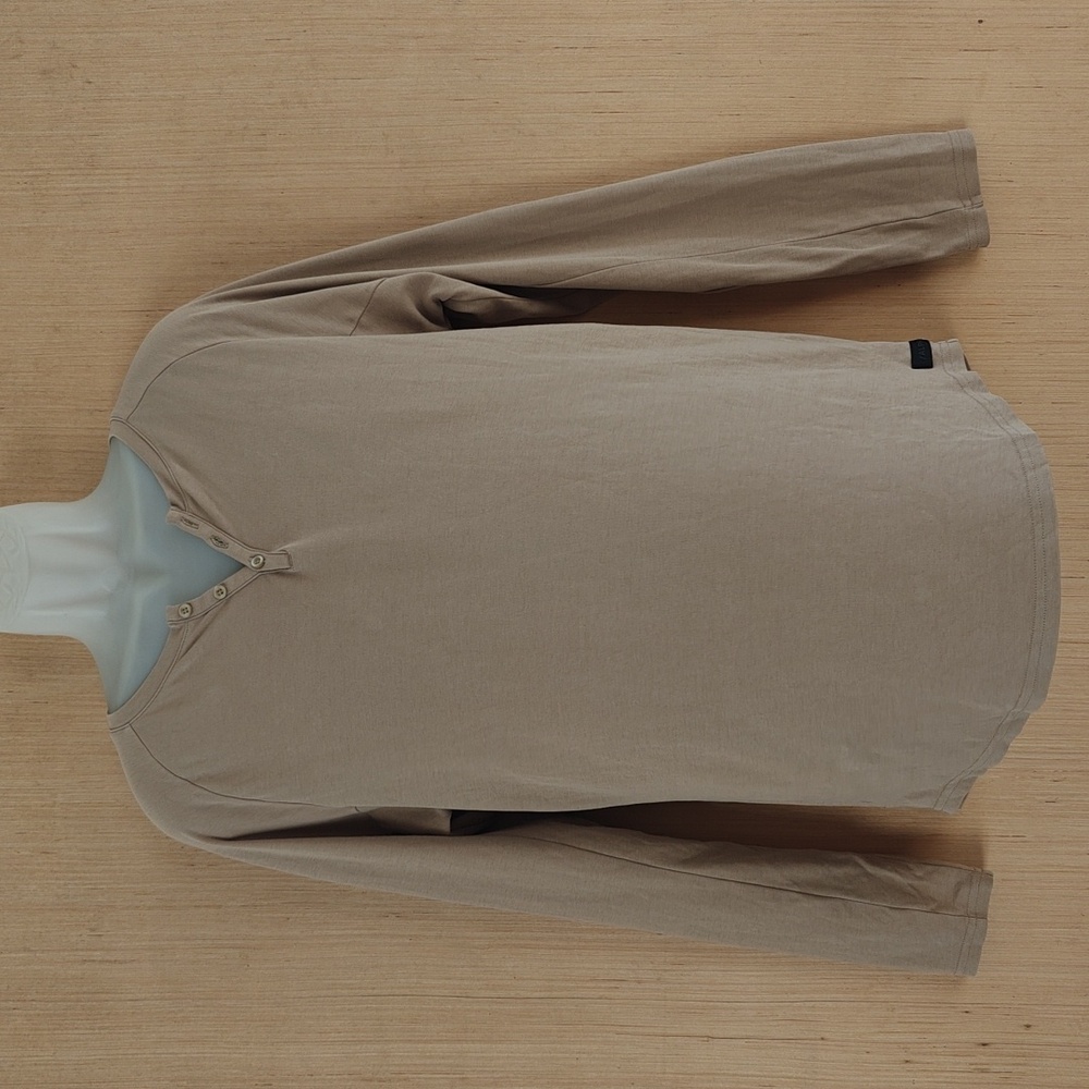 Alphalete 3 button long sleeve tee